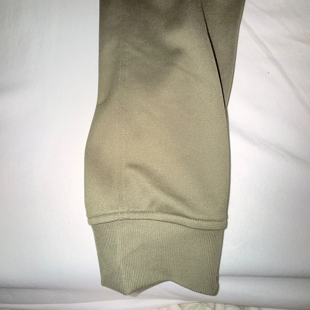 Under Armour Sportstyle Tricot Jogger Mens Small Green NEW 1290261-390 Pants